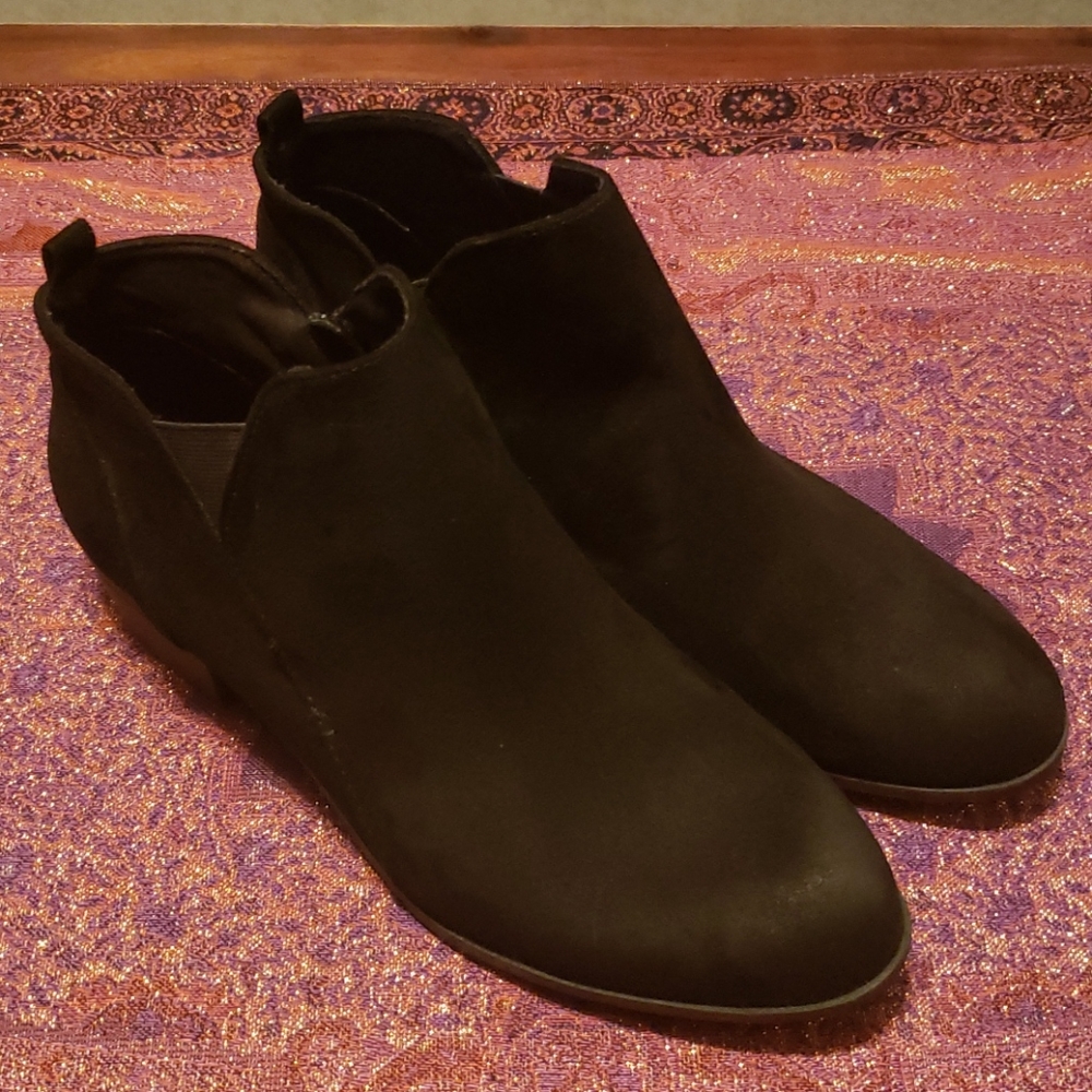 Arizona brand new black suede ankle boots